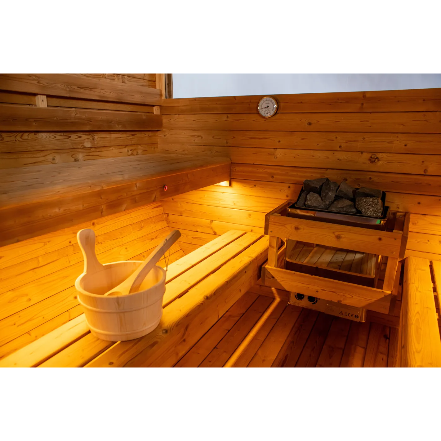 DHARANI CUBE Sauna da esterno Vapore fino a 6 persone I LED I THERMO legno I 8000w